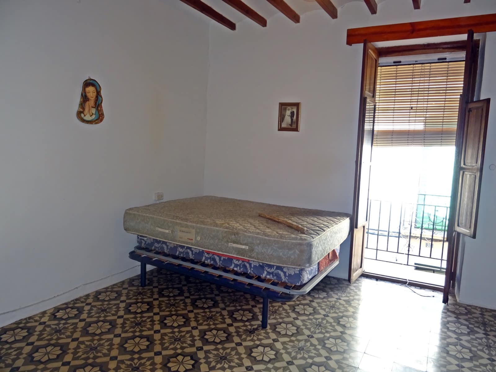 5 bedroom Townhouse for sale in Orba - € 165,000 (Ref: 714513)