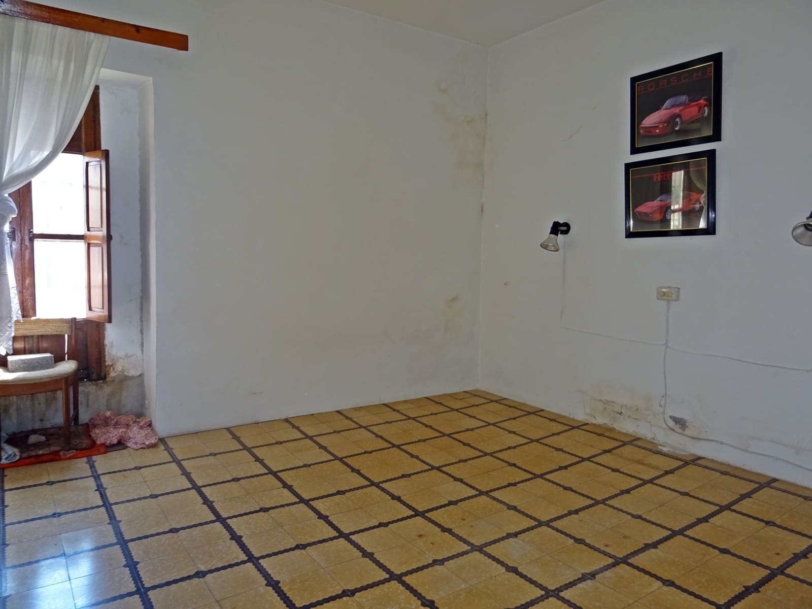 5 bedroom Townhouse for sale in Orba - € 165,000 (Ref: 714513)