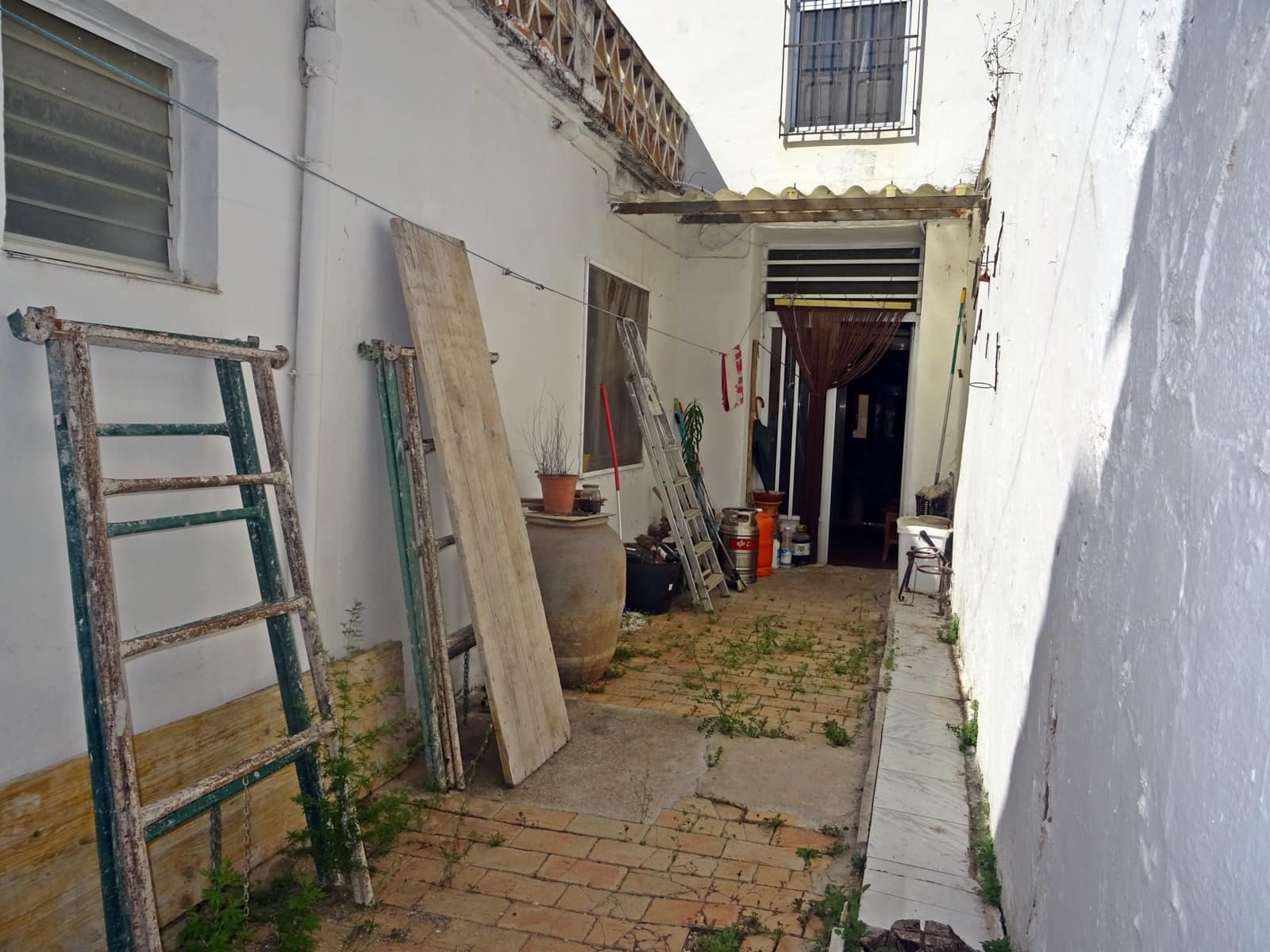 5 bedroom Townhouse for sale in Orba - € 165,000 (Ref: 714513)
