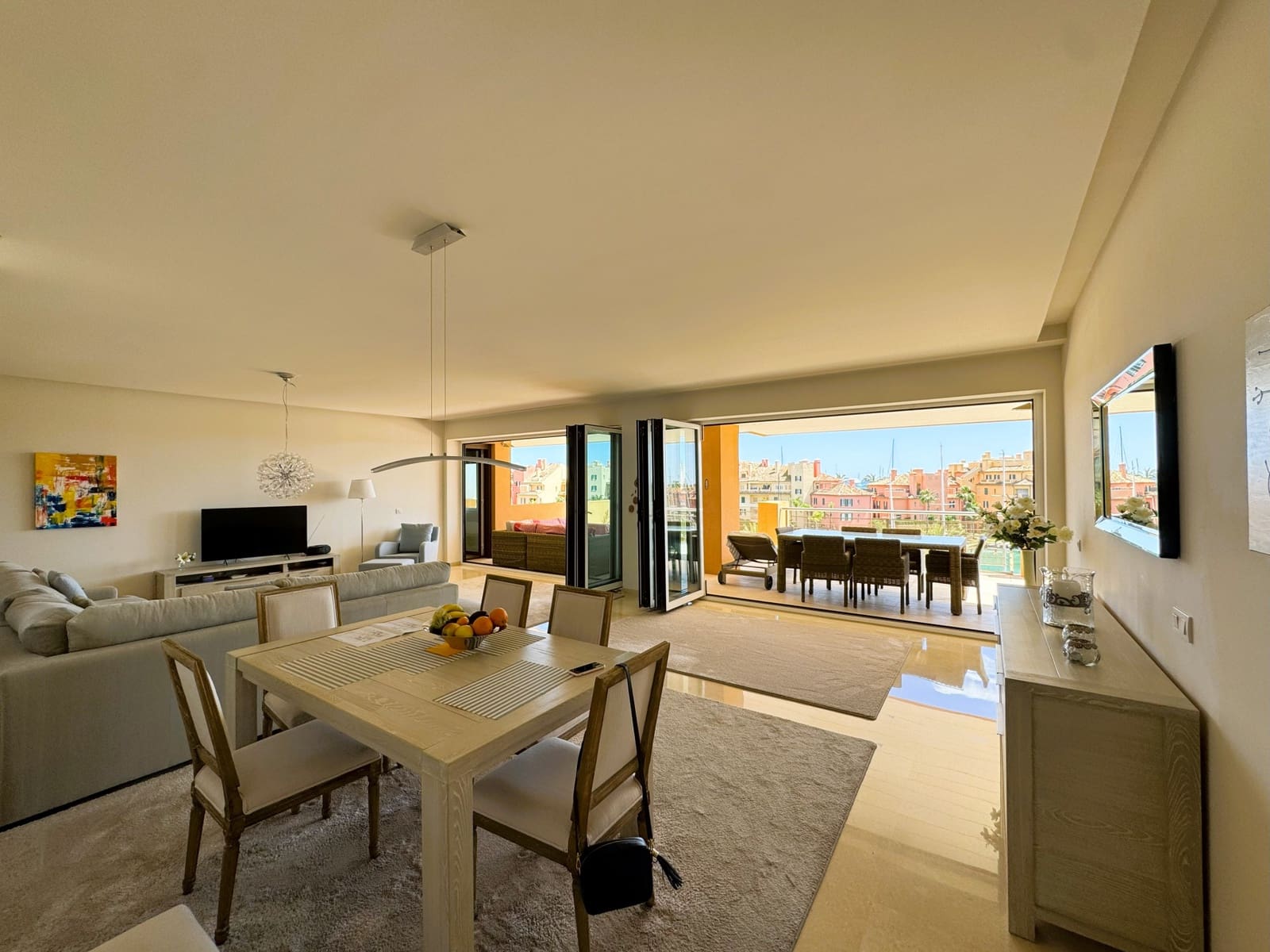 4 slaapkamer Appartement te koop in Sotogrande met zwembad garage - € 1.450.000 (Ref: 9735921)