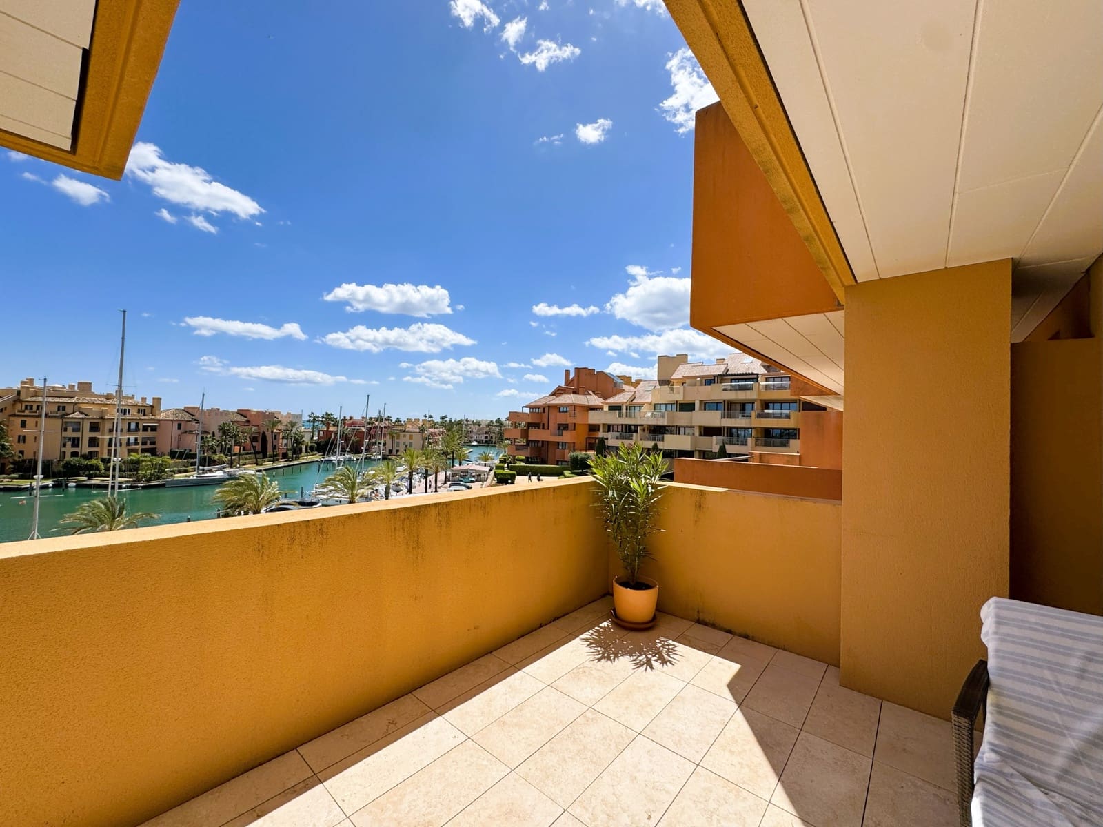 4 sypialnia Apartament na sprzedaż w Sotogrande z basenem garażem - 1 450 000 € (Ref: 9735921)