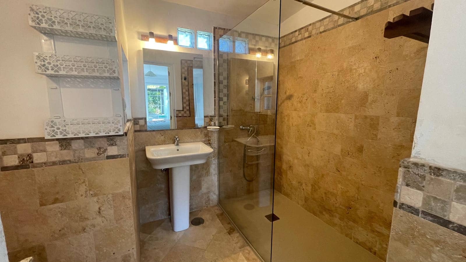 4 chambre Villa/Maison à vendre à Sotogrande avec piscine garage - 1 190 000 € (Ref: 9735922)