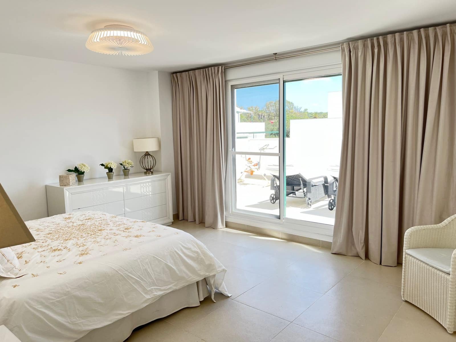 3 slaapkamer Penthouse te koop in Sotogrande met zwembad garage - € 745.000 (Ref: 9735923)