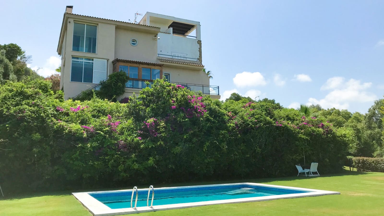 7 soverom Villa til salgs i Sotogrande med svømmebasseng garasje - € 1 450 000 (Ref: 9735926)