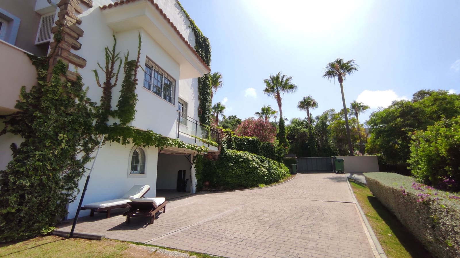 7 soverom Villa til salgs i Sotogrande med svømmebasseng garasje - € 1 450 000 (Ref: 9735926)