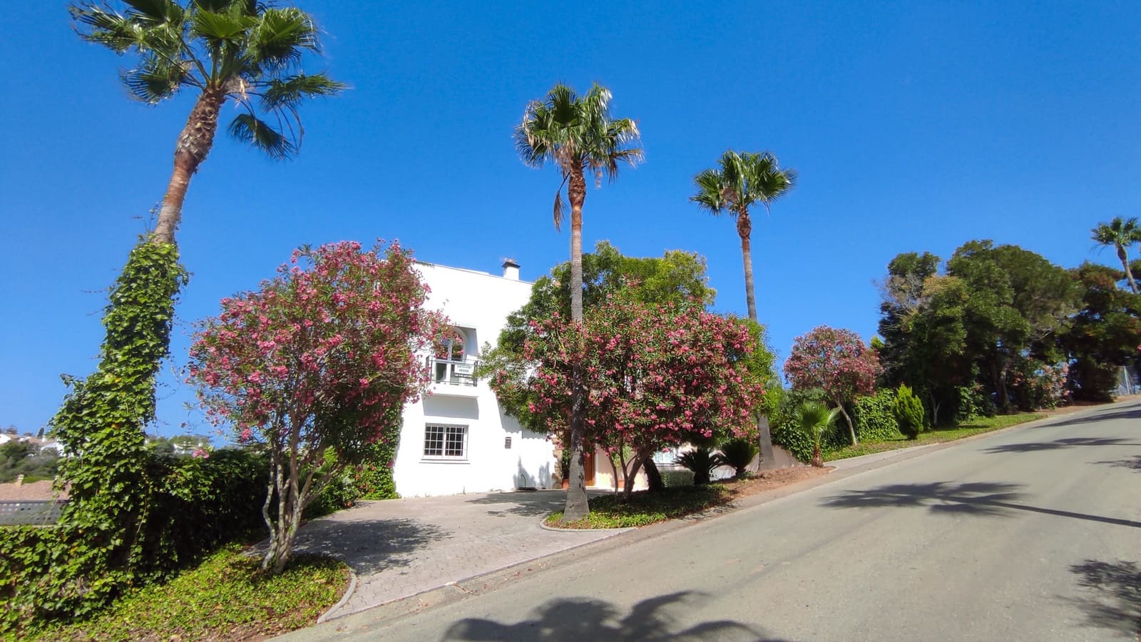 7 soverom Villa til salgs i Sotogrande med svømmebasseng garasje - € 1 450 000 (Ref: 9735926)