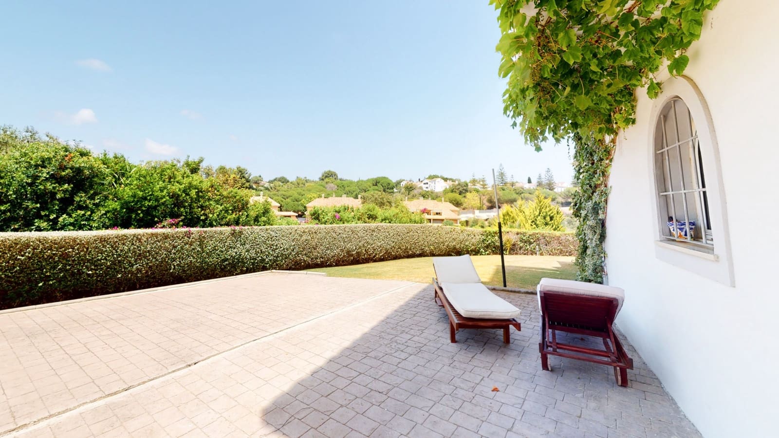 7 soverom Villa til salgs i Sotogrande med svømmebasseng garasje - € 1 450 000 (Ref: 9735926)