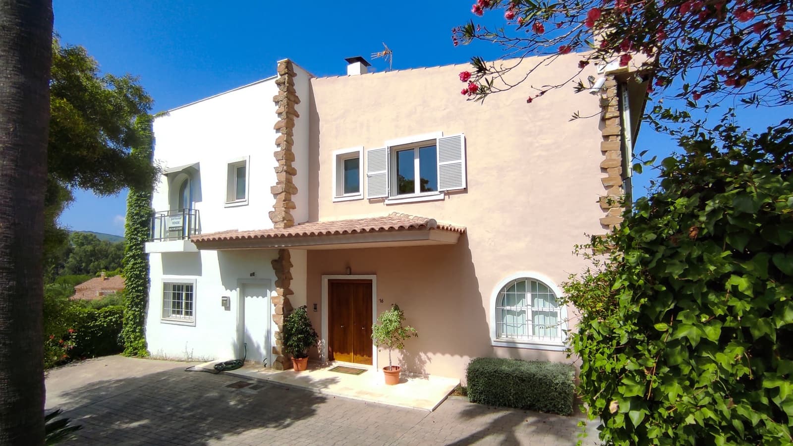 7 soverom Villa til salgs i Sotogrande med svømmebasseng garasje - € 1 450 000 (Ref: 9735926)