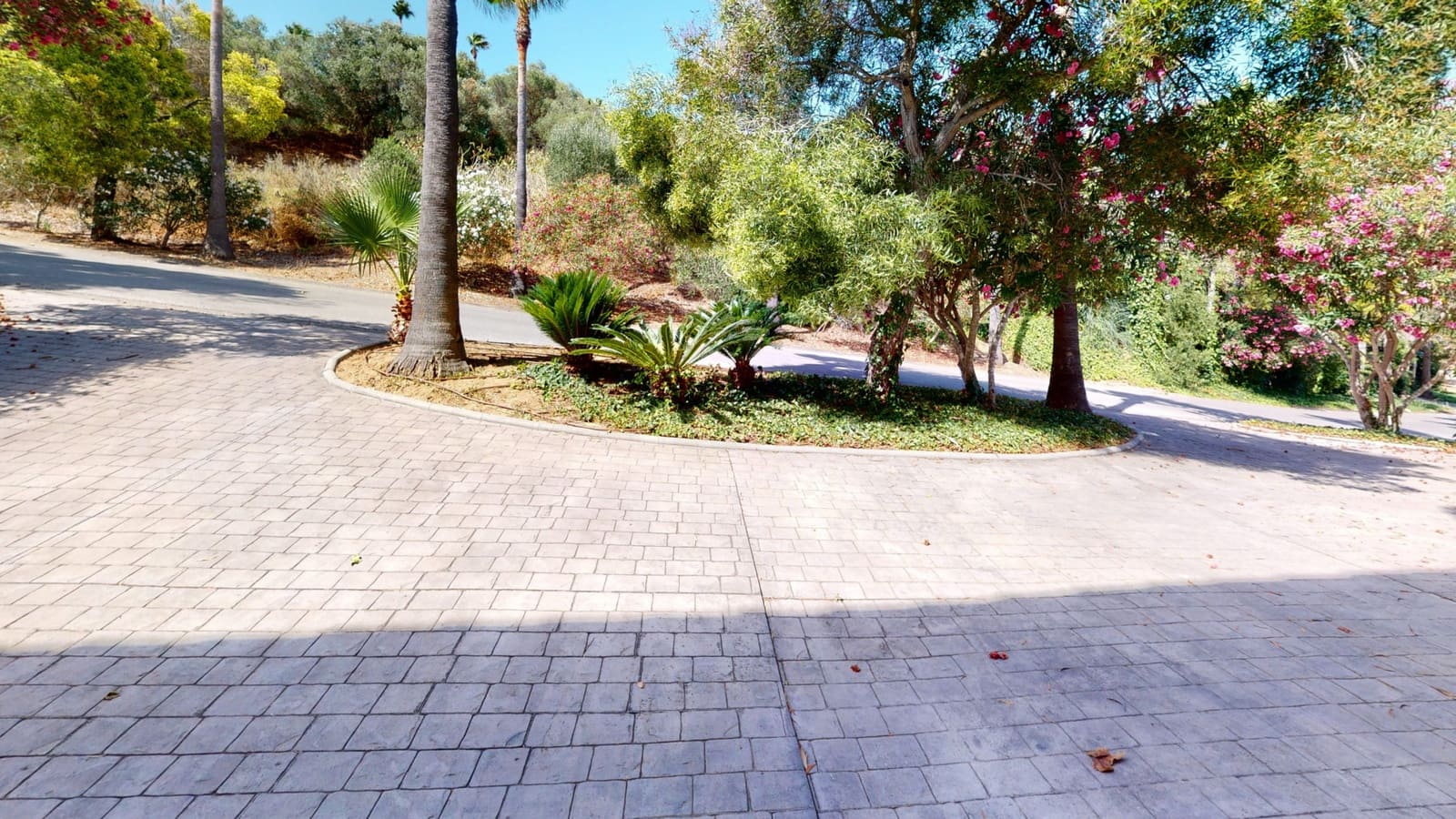 7 soverom Villa til salgs i Sotogrande med svømmebasseng garasje - € 1 450 000 (Ref: 9735926)