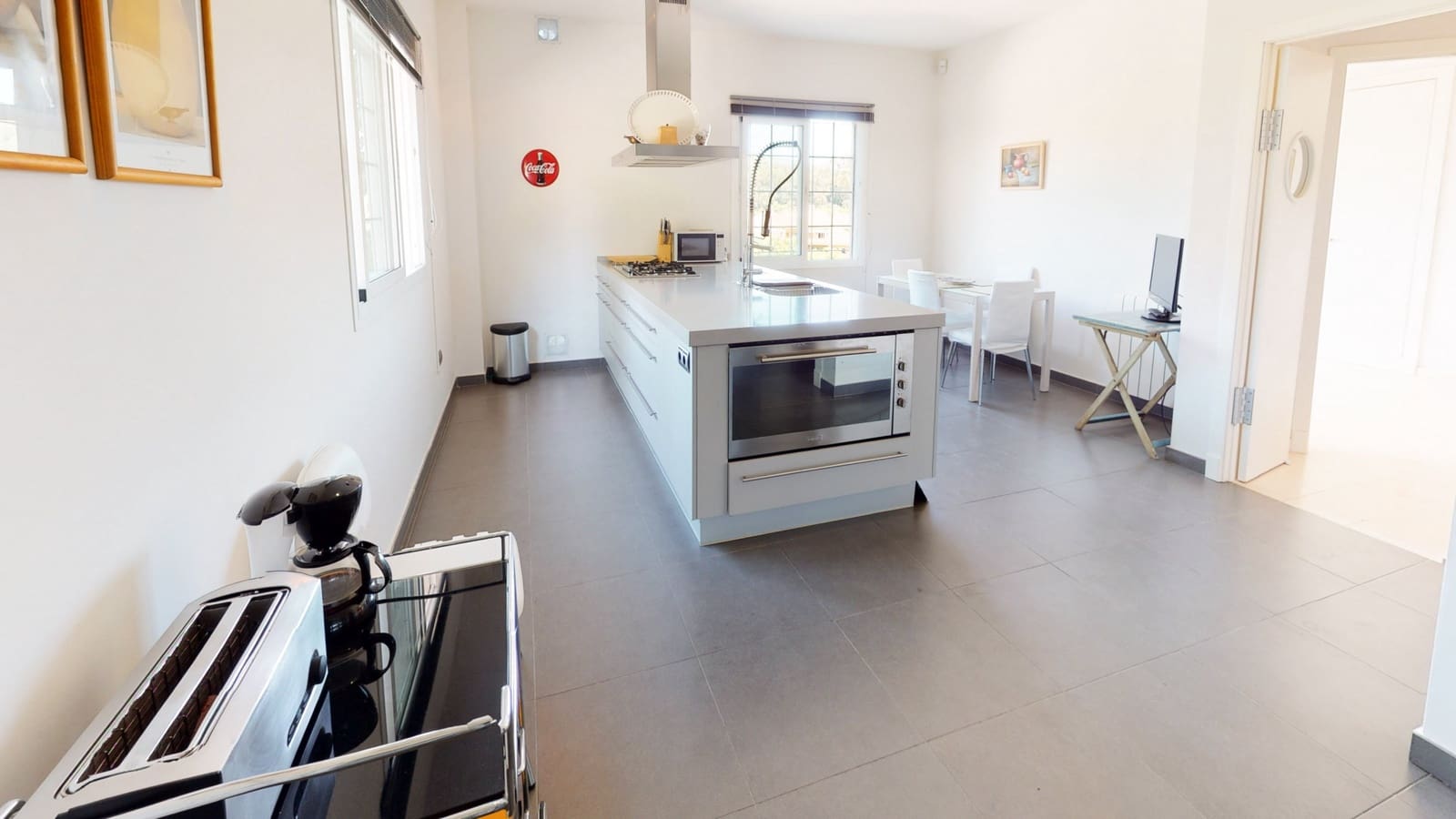 7 soverom Villa til salgs i Sotogrande med svømmebasseng garasje - € 1 450 000 (Ref: 9735926)