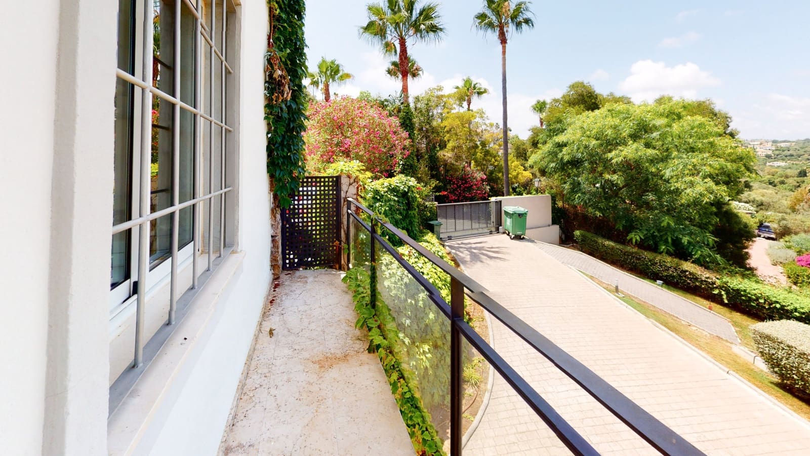 7 soverom Villa til salgs i Sotogrande med svømmebasseng garasje - € 1 450 000 (Ref: 9735926)