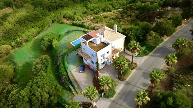 7 sovrum Villa till salu i Sotogrande Alto, San Roque med pool garage - 1 450 000 € (Ref: 9735926)