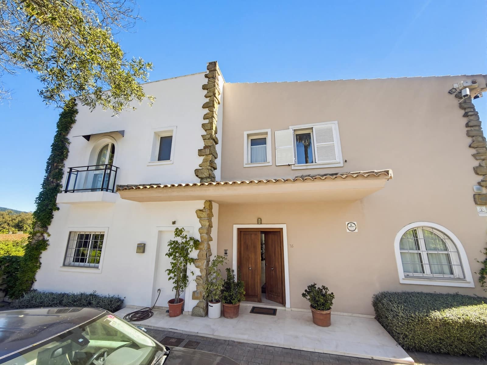 7 bedroom Villa for sale in Sotogrande with pool garage - € 1,450,000 (Ref: 9735926)