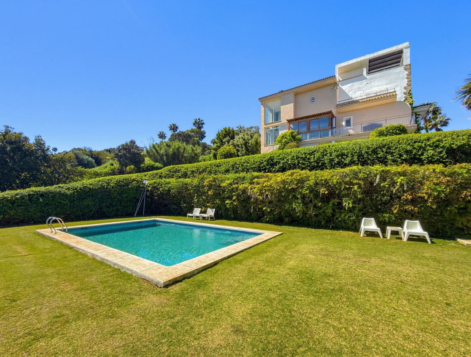 7 bedroom Villa for sale in Sotogrande with pool garage - € 1,450,000 (Ref: 9735926)