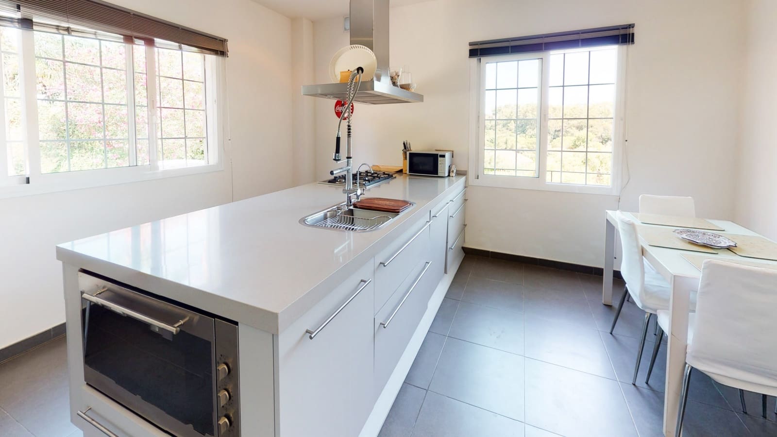 7 bedroom Villa for sale in Sotogrande with pool garage - € 1,450,000 (Ref: 9735926)