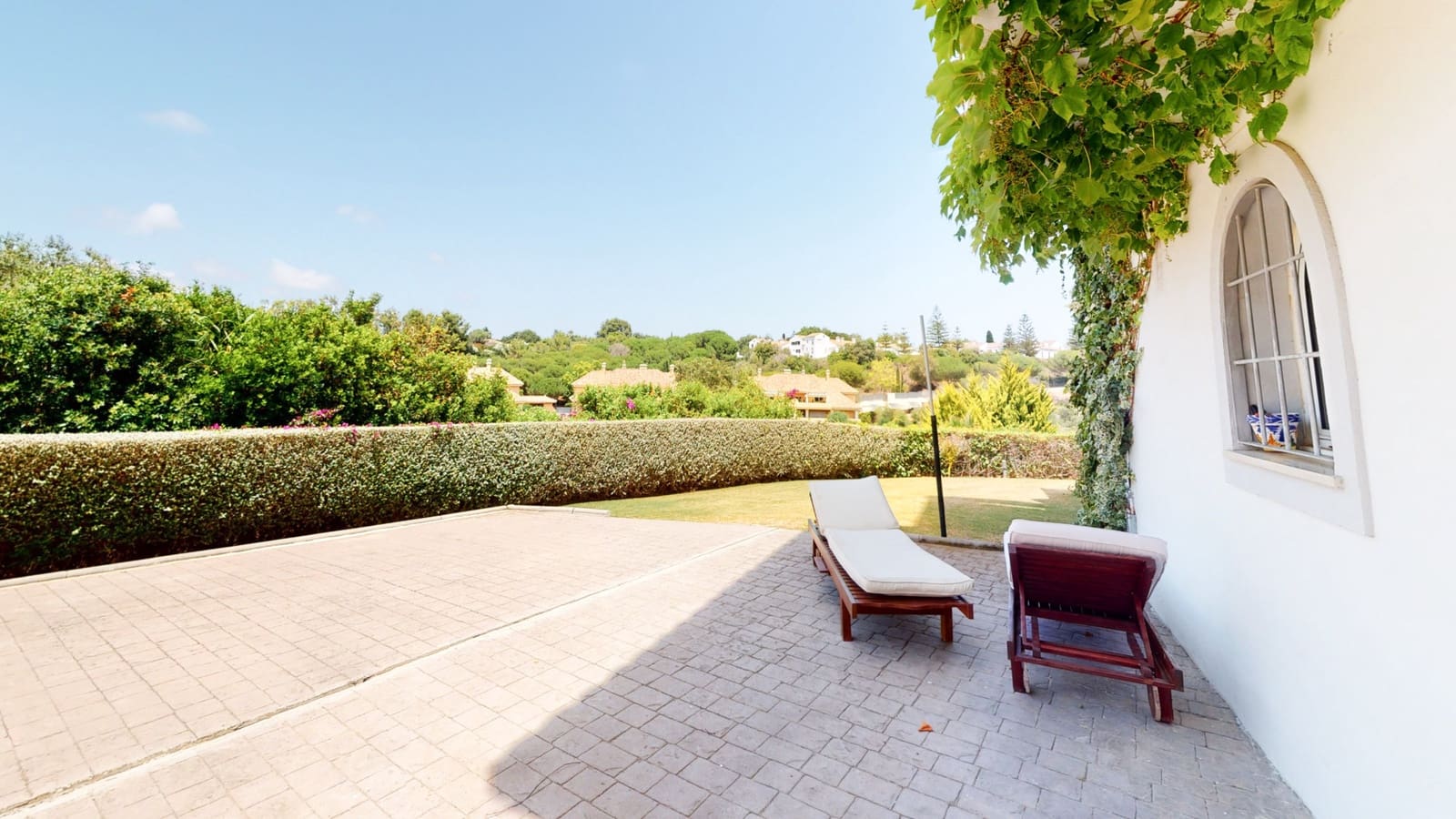 7 bedroom Villa for sale in Sotogrande with pool garage - € 1,450,000 (Ref: 9735926)