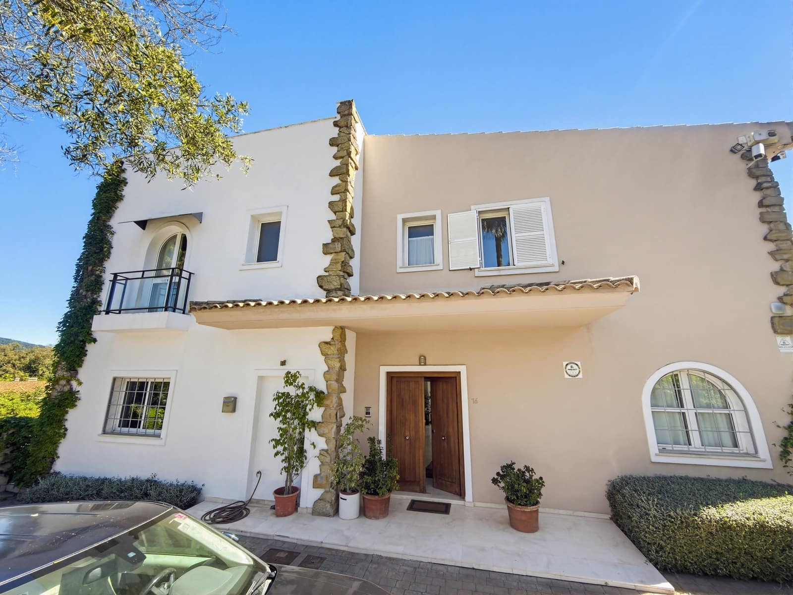 7 bedroom Villa for sale in Sotogrande with pool garage - € 1,450,000 (Ref: 9735926)