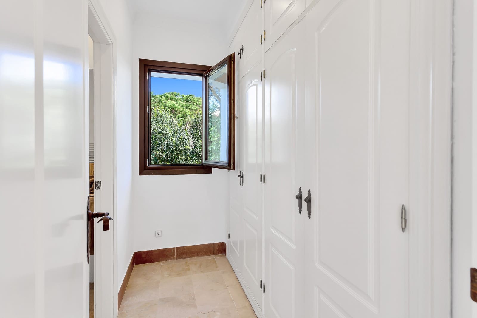 5 chambre Villa/Maison à vendre à Sotogrande avec piscine garage - 2 250 000 € (Ref: 9741606)