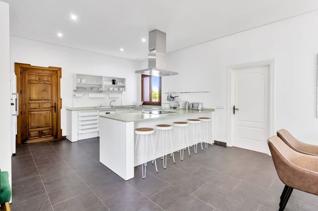 5 chambre Villa/Maison à vendre à Sotogrande, San Roque avec piscine garage - 2 250 000 € (Ref: 9741606)