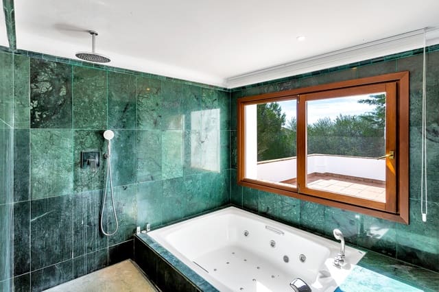 5 chambre Villa/Maison à vendre à Sotogrande, San Roque avec piscine garage - 2 250 000 € (Ref: 9741606)