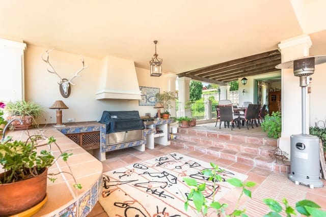 9 sovrum Villa till salu i Sotogrande med pool garage - 3 600 000 € (Ref: 9741607)