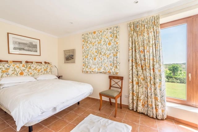 9 sovrum Villa till salu i Sotogrande med pool garage - 3 600 000 € (Ref: 9741607)
