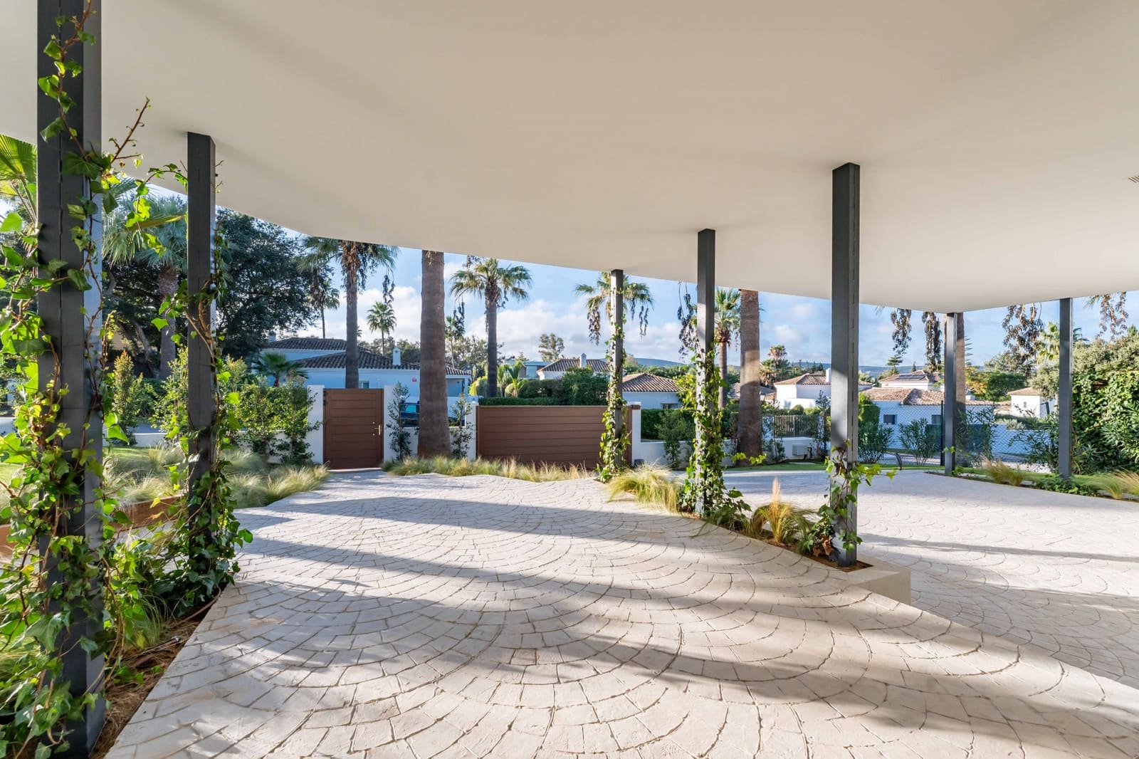 5 bedroom Villa for sale in Sotogrande with pool garage - € 2,850,000 (Ref: 9741621)