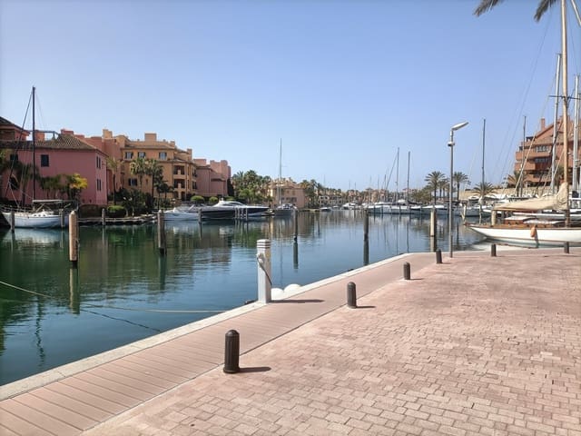 Kommersiell til salgs i Sotogrande, San Roque - € 350 000 (Ref: 9817872)