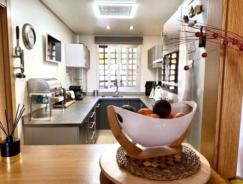 3 quarto Moradia Geminada para venda em Manilva com piscina - 525 000 € (Ref: 9859677)