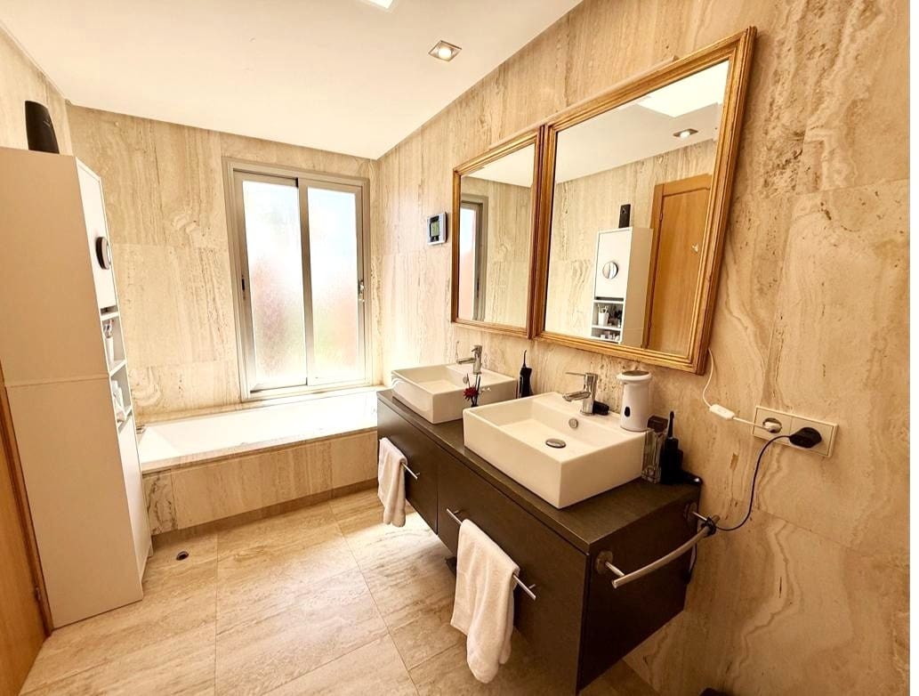 3 quarto Moradia Geminada para venda em Manilva com piscina - 525 000 € (Ref: 9859677)