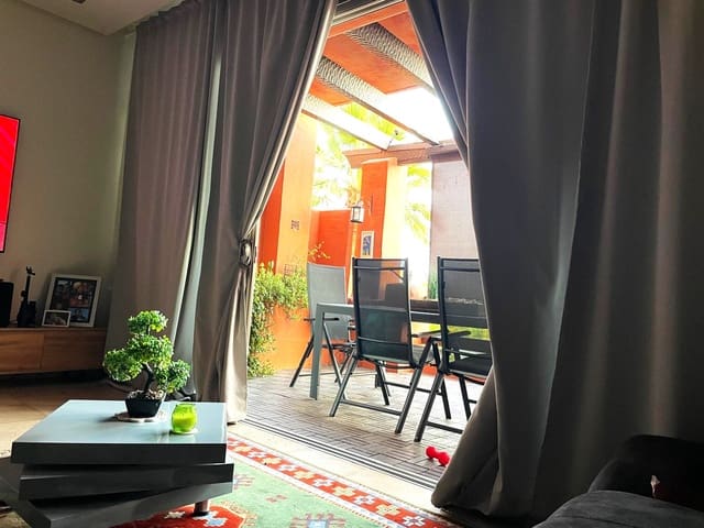 3 sovrum Semi-fristående Villa till salu i Manilva med pool - 525 000 € (Ref: 9859677)