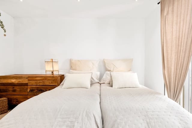 2 chambre Villa/Maison Semi-Mitoyenne à vendre à Estepona - 380 000 € (Ref: 9859680)