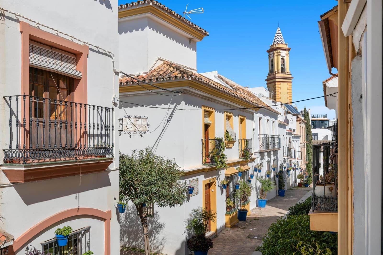 2 bedroom Semi-detached Villa for sale in Estepona - € 380,000 (Ref: 9859680)