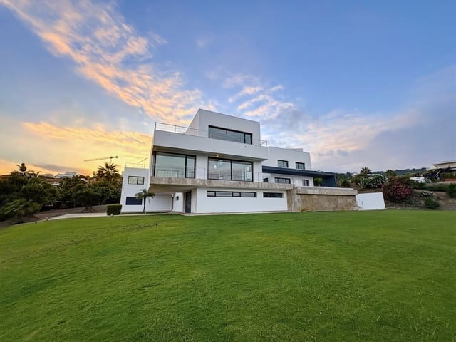 6 soverom Villa til salgs i Sotogrande, San Roque med svømmebasseng - € 3 700 000 (Ref: 9894105)