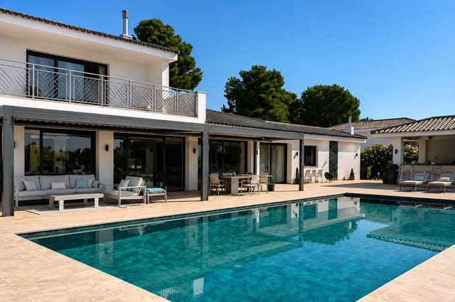 5 soverom Villa til salgs i Sotogrande, San Roque med svømmebasseng - € 3 950 000 (Ref: 9966309)