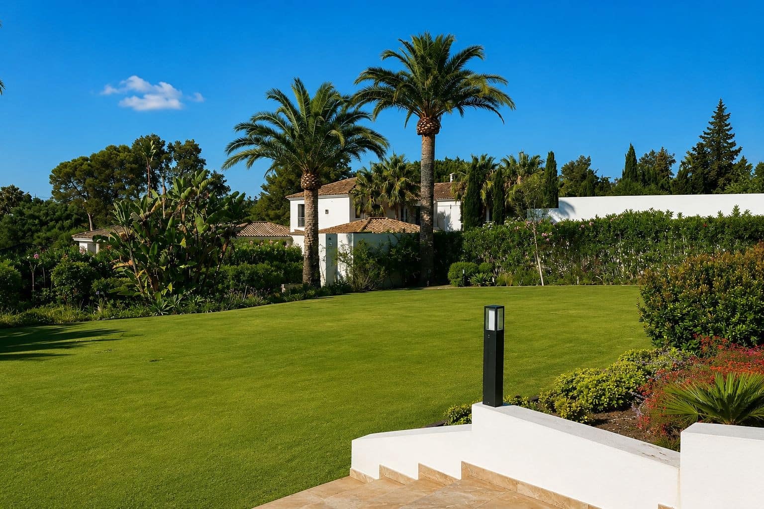 5 bedroom Villa for sale in Sotogrande with pool - € 3,950,000 (Ref: 9966309)