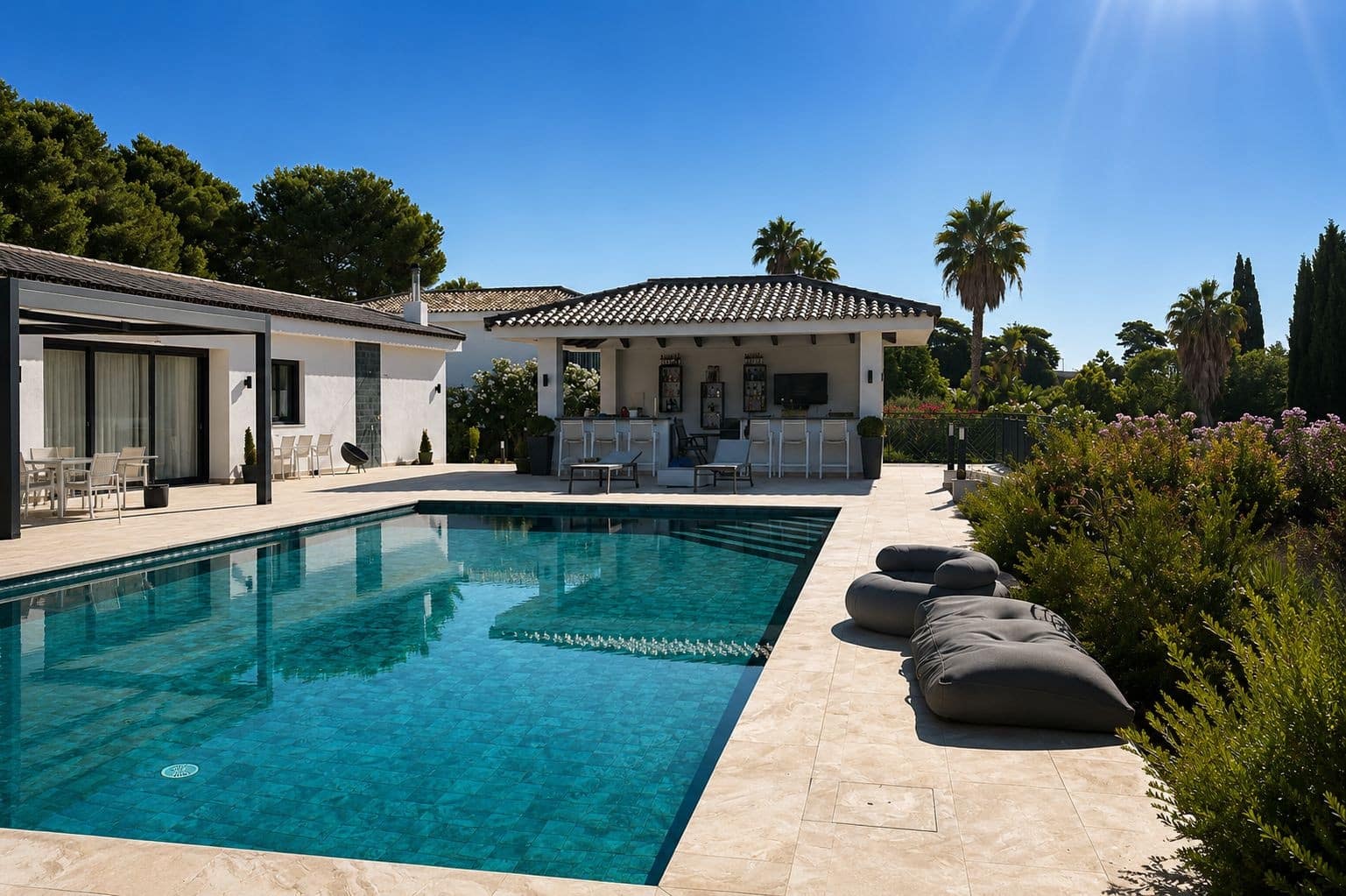 5 bedroom Villa for sale in Sotogrande with pool - € 3,950,000 (Ref: 9966309)
