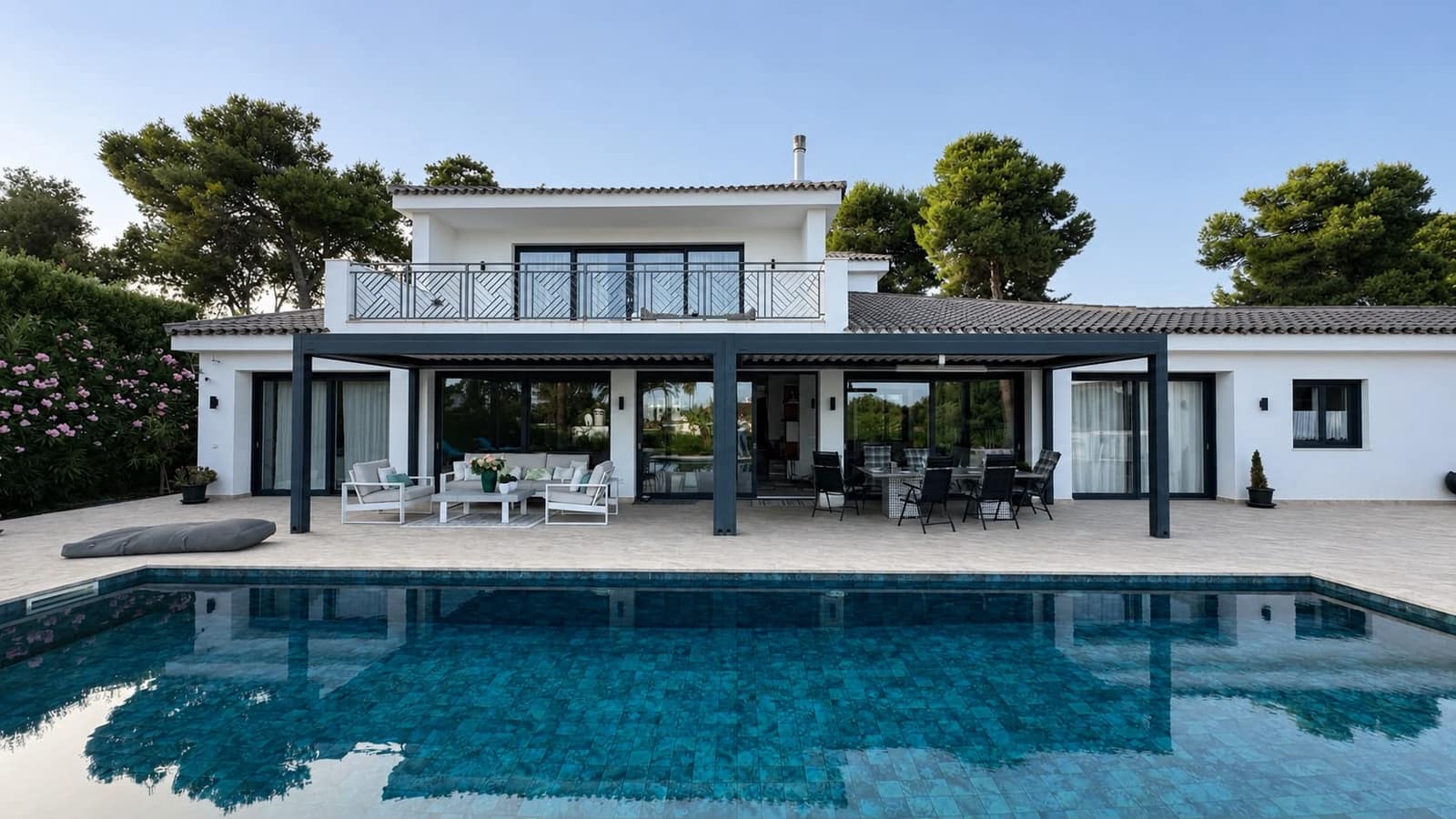 5 bedroom Villa for sale in Sotogrande with pool - € 3,950,000 (Ref: 9966309)
