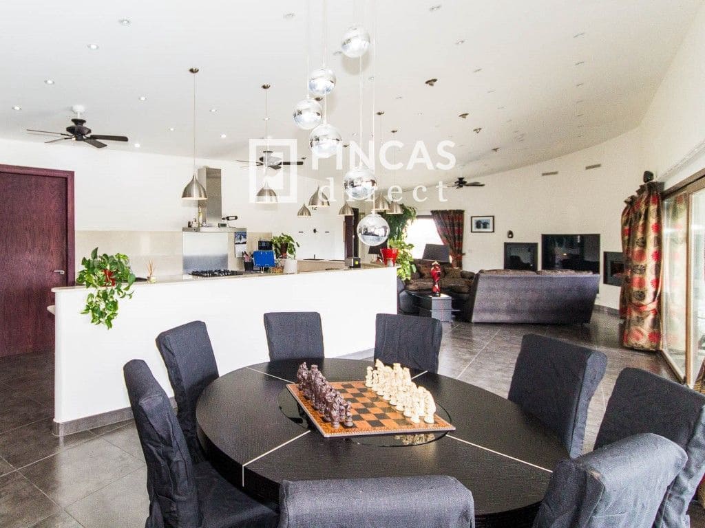 3 bedroom Villa for sale in Cretas with pool garage - € 440,000 (Ref: 8426737)