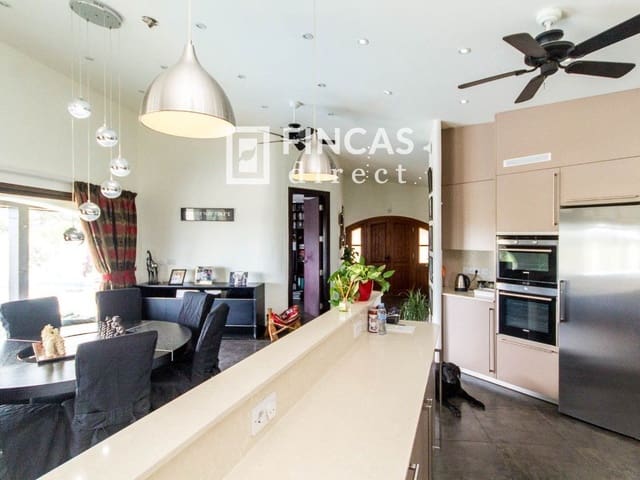 Chalet de 3 habitaciones en Cretas en venta con piscina garaje - 440.000 € (Ref: 8426737)