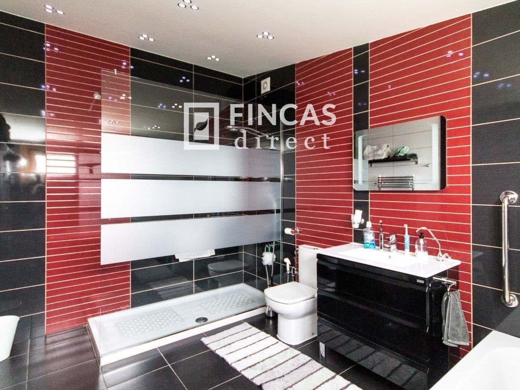 3 bedroom Villa for sale in Cretas with pool garage - € 440,000 (Ref: 8426737)