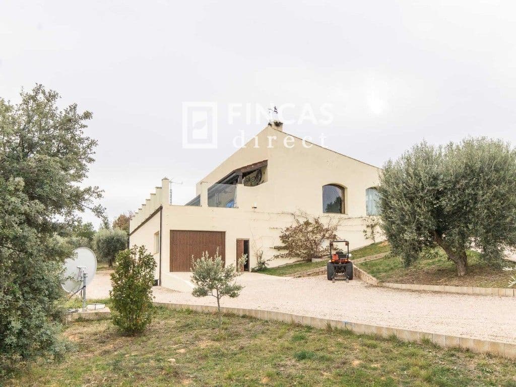 3 bedroom Villa for sale in Cretas with pool garage - € 440,000 (Ref: 8426737)