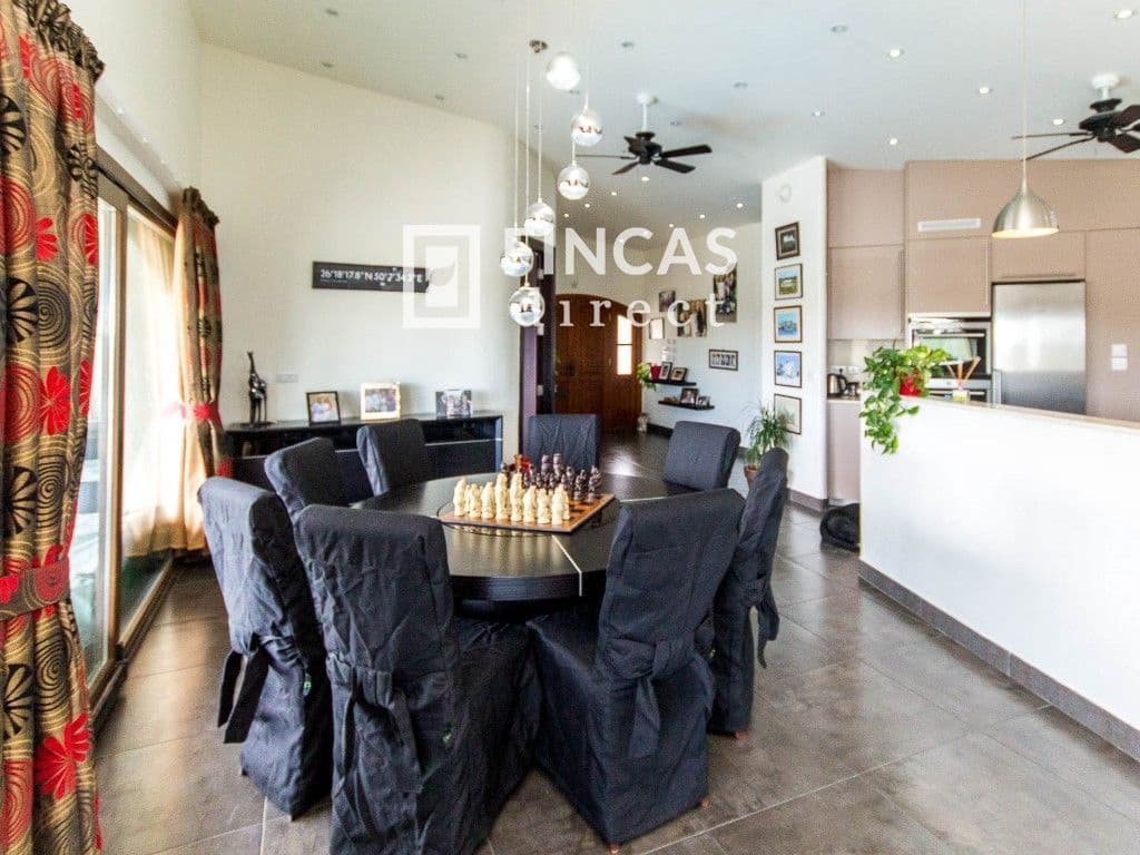 3 bedroom Villa for sale in Cretas with pool garage - € 440,000 (Ref: 8426737)