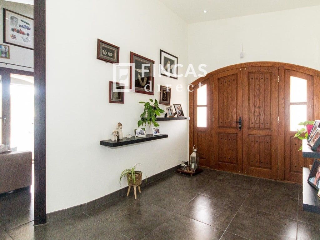 3 bedroom Villa for sale in Cretas with pool garage - € 440,000 (Ref: 8426737)