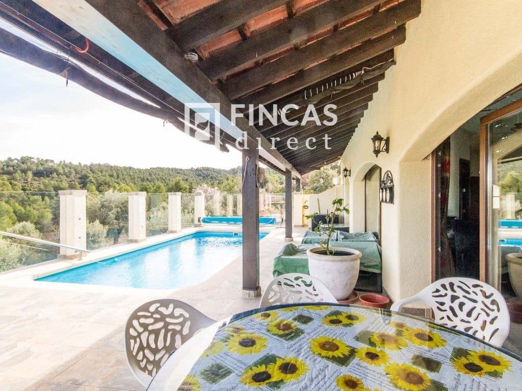 3 bedroom Villa for sale in Cretas with pool garage - € 440,000 (Ref: 8426737)