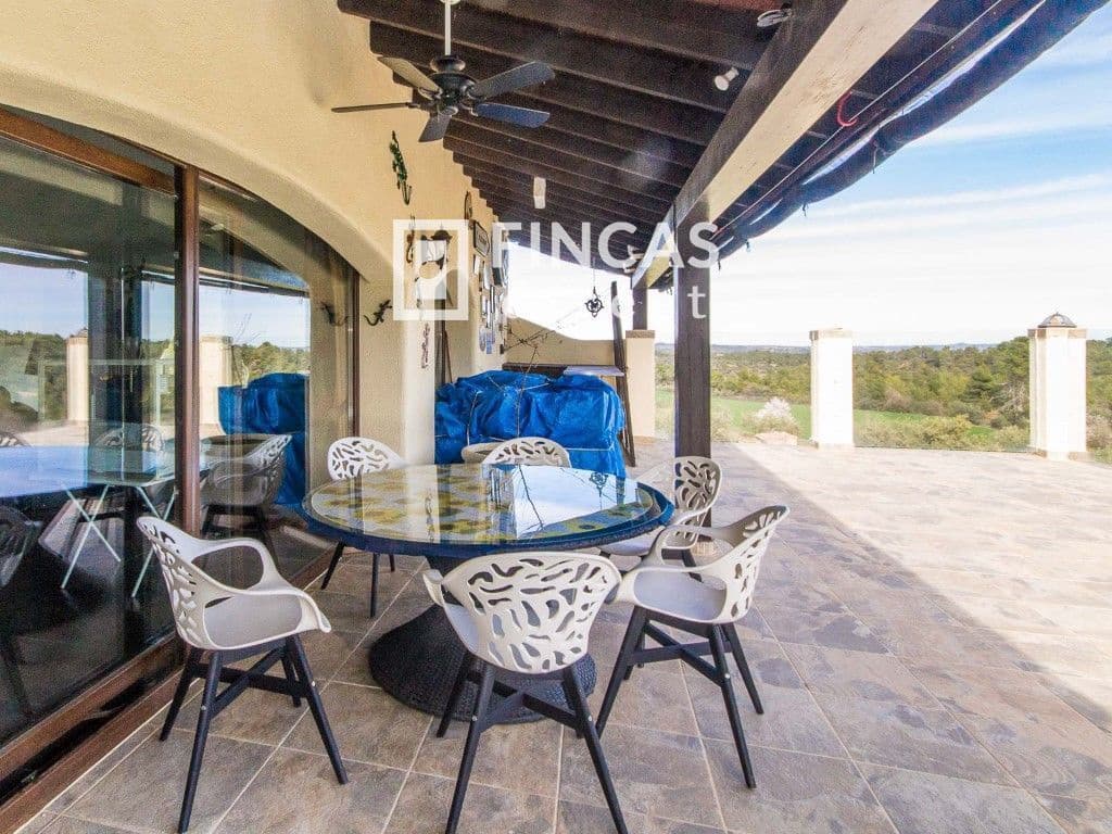 3 bedroom Villa for sale in Cretas with pool garage - € 440,000 (Ref: 8426737)