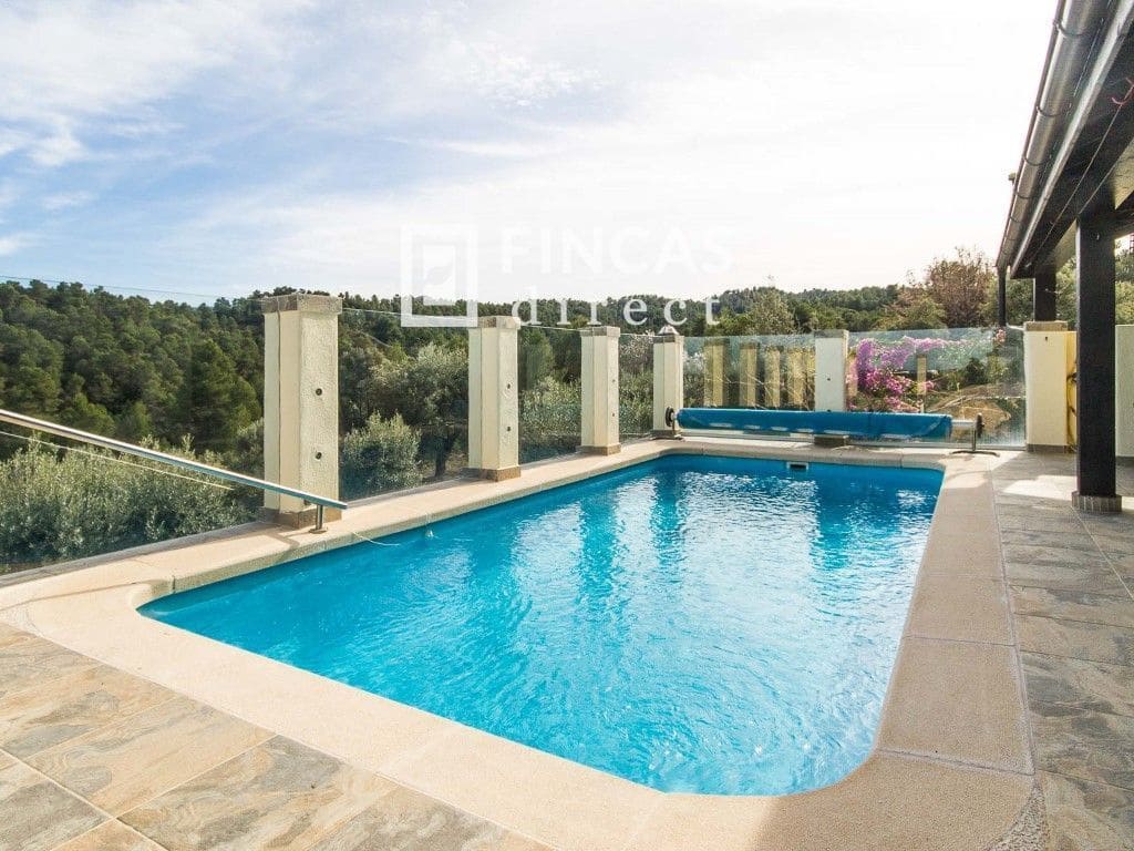 3 bedroom Villa for sale in Cretas with pool garage - € 440,000 (Ref: 8426737)