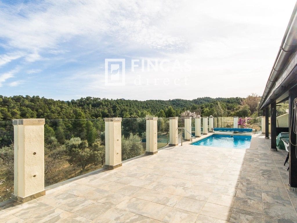 3 bedroom Villa for sale in Cretas with pool garage - € 440,000 (Ref: 8426737)