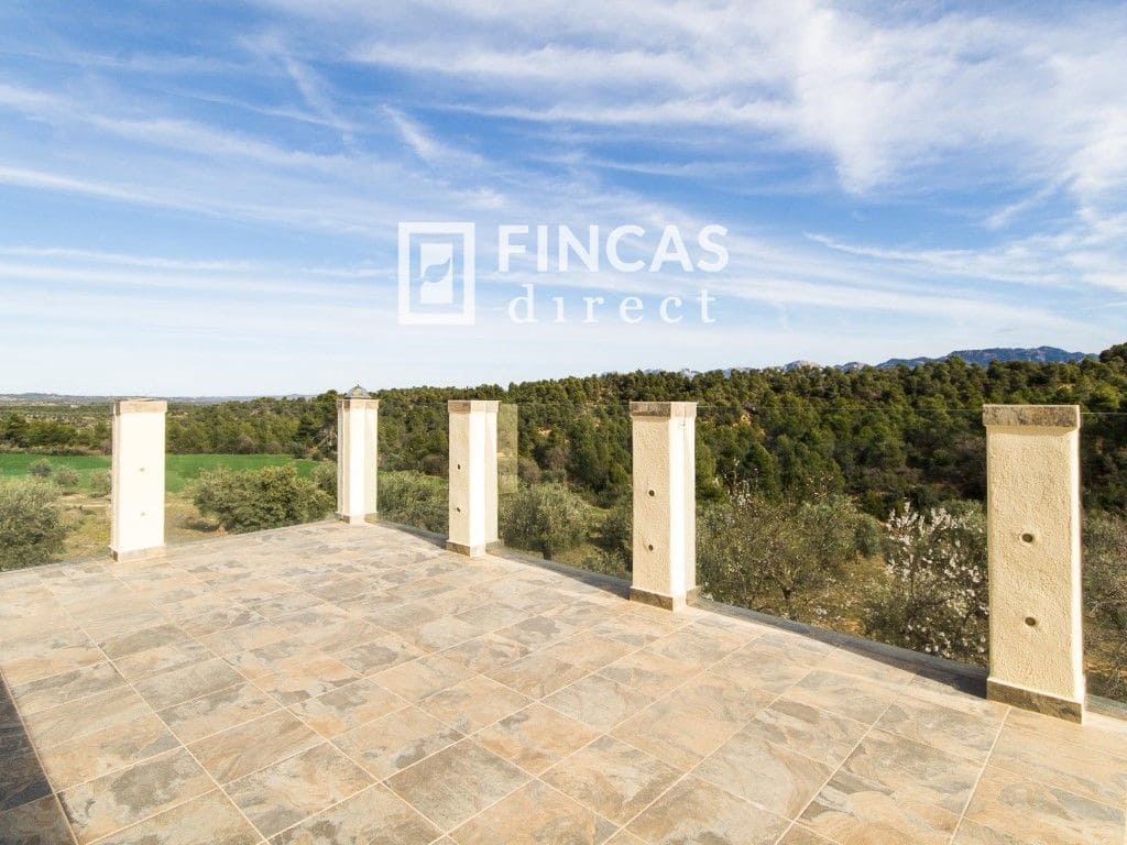 3 bedroom Villa for sale in Cretas with pool garage - € 440,000 (Ref: 8426737)