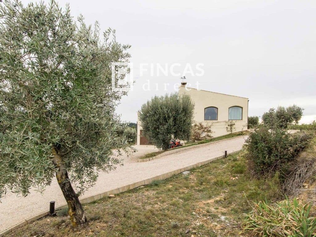 3 bedroom Villa for sale in Cretas with pool garage - € 440,000 (Ref: 8426737)